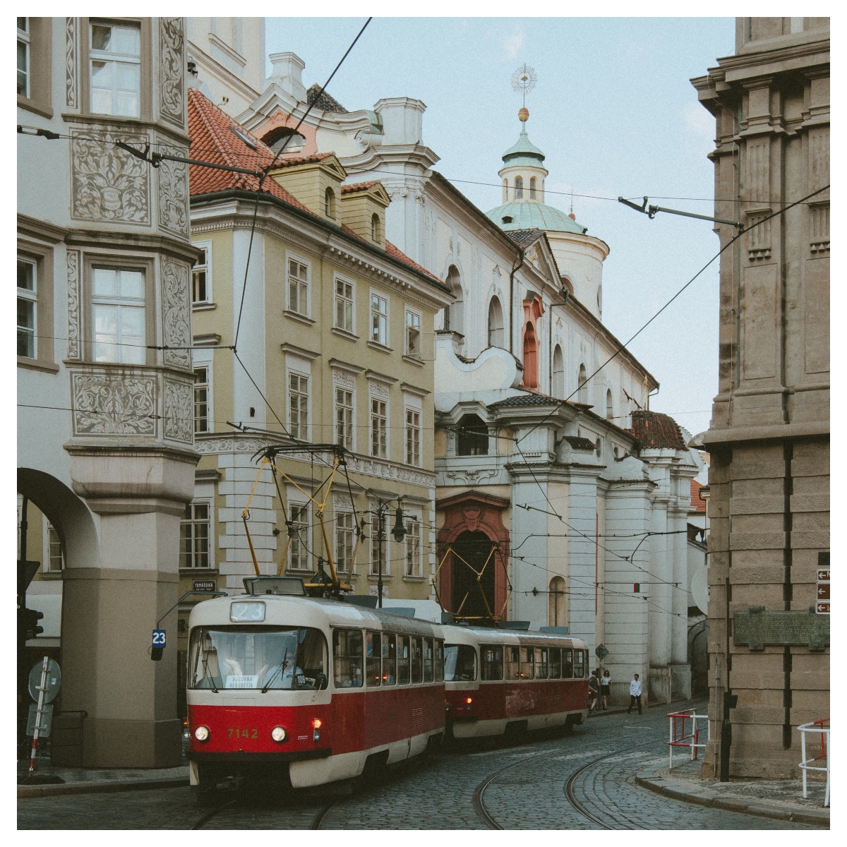 Rode tram traveller populaire insta filter
